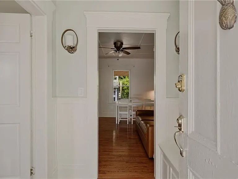 21 Clinton Ave — Photo 2