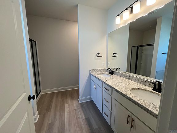 4th image of 1404 Tina St