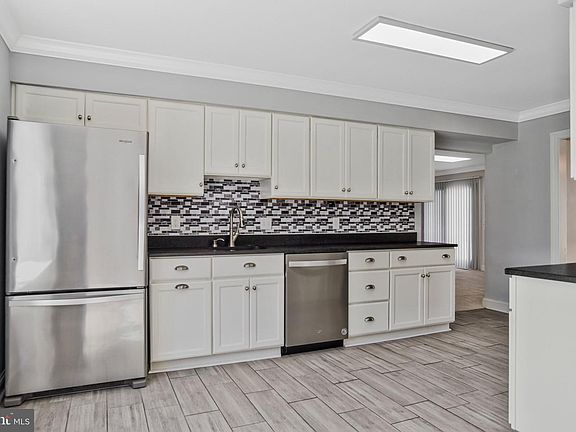 5th image of 223 Manning Rd E