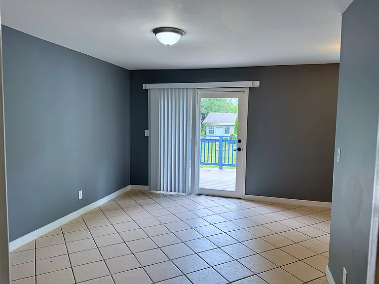 1105 E Edgewood St — Photo 4