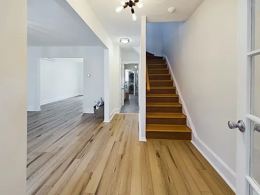 Rented by Bouklis Group | media 19