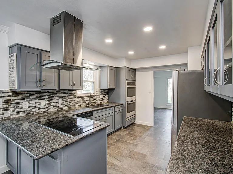 674 Ravensworth Dr — Photo 6