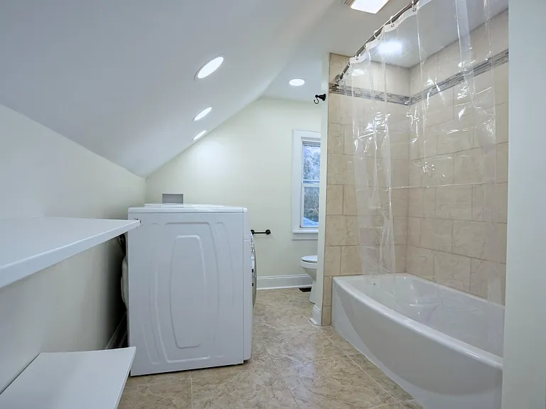 142 E Maynard Ave — Photo 13