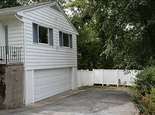 6 Marywood Ln, Cumberland, RI 02864