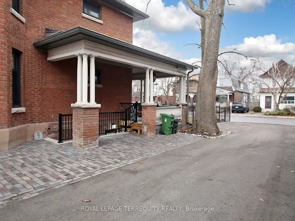 354 Main St #Basement, Toronto, ON M4C 4X7