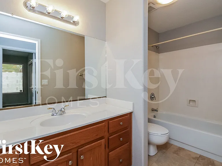 306 E Vaughn Ave — Photo 13