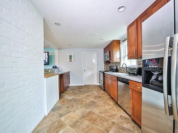 5th image of 69 Abington Ave