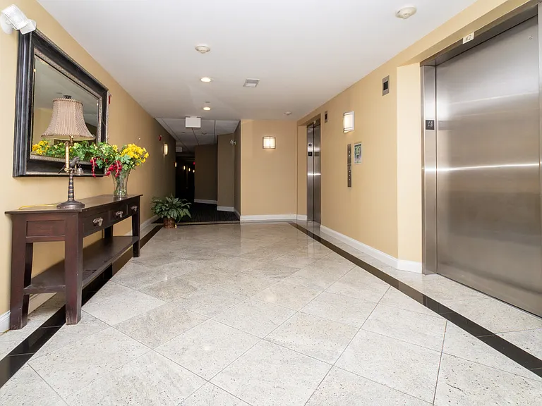 120 Wyllis Ave #319 — Photo 19
