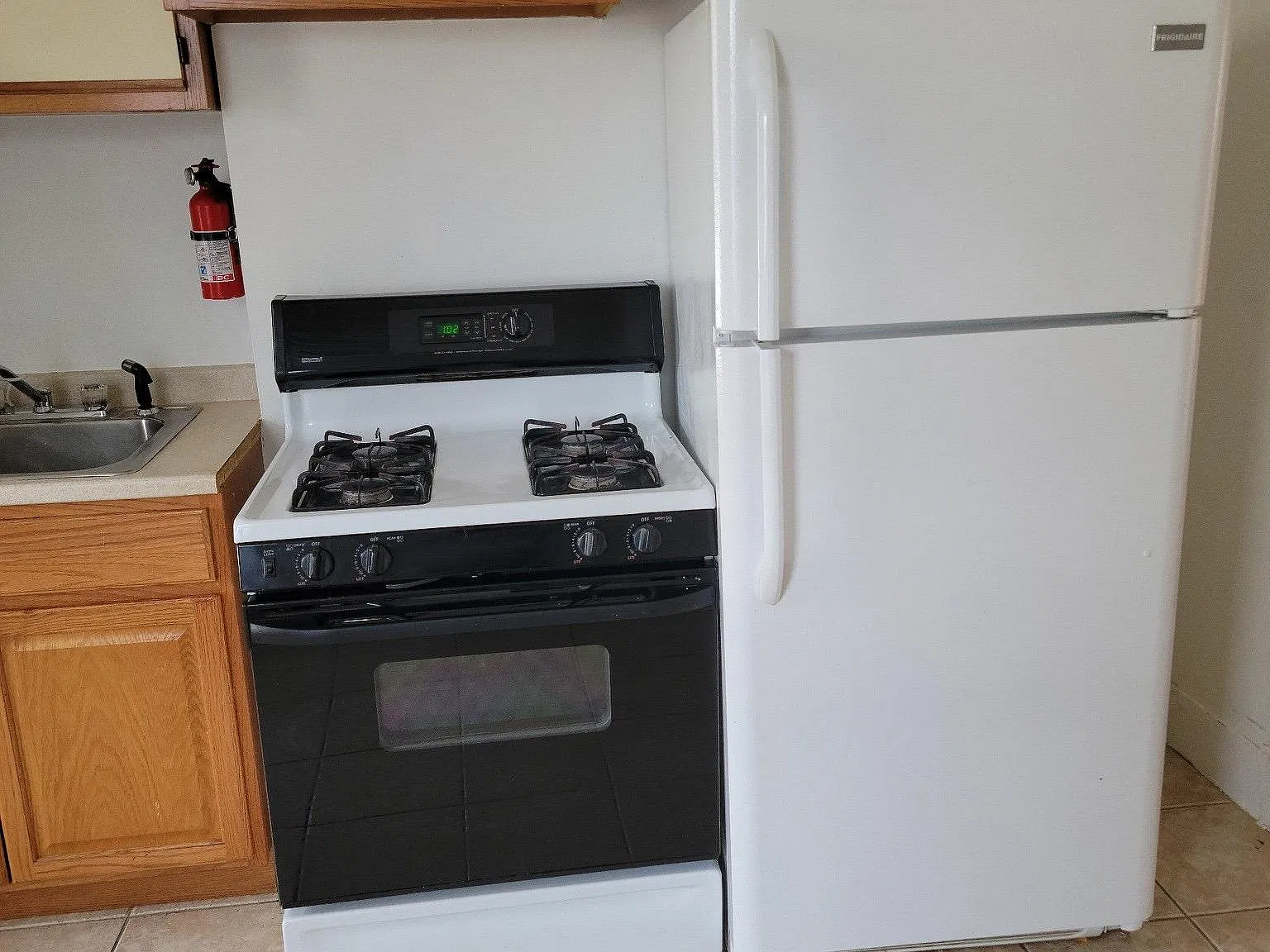 1 bed, 900 sqft, $2,050 — Photo 4