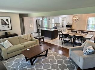 8600 Perry Rd, Lyndon, KY 40222