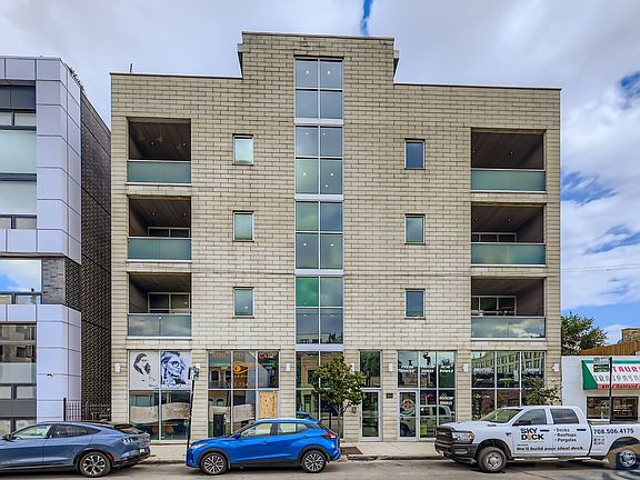 2nd image of 815 N Ashland Ave #4N