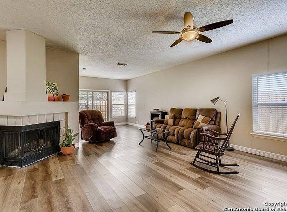 4th image of 8906 Mansfield