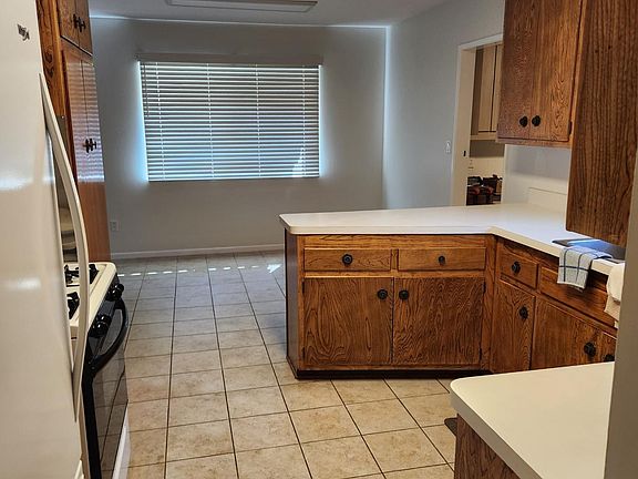 Kitchen, dining area