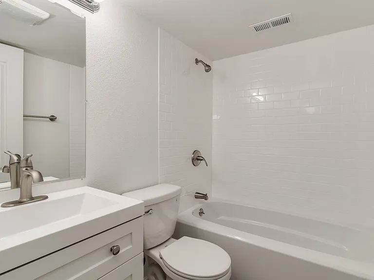 409 S 1125 W — Photo 25