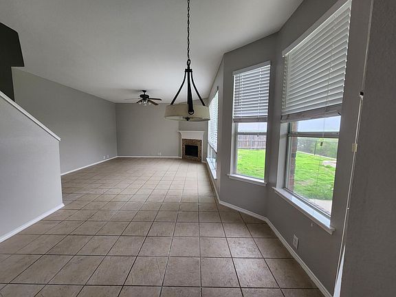 5th image of 1017 Southfork Dr