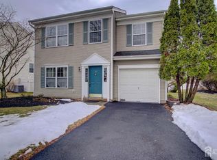 32 Manley Rd, Pennington, NJ 08534