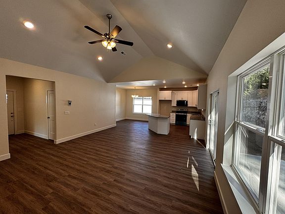 3rd image of 180 Sunrise Villa Drive