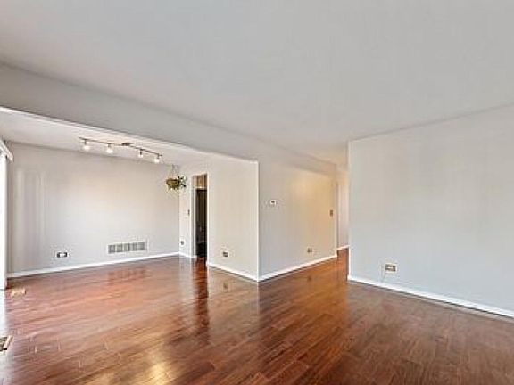 2nd image of 23W462 Spyglass Ct