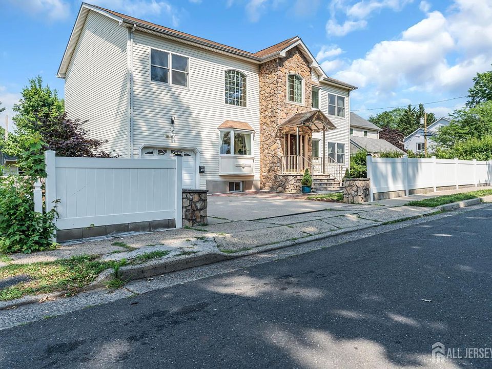 1st image of 15 Rolfe Ave