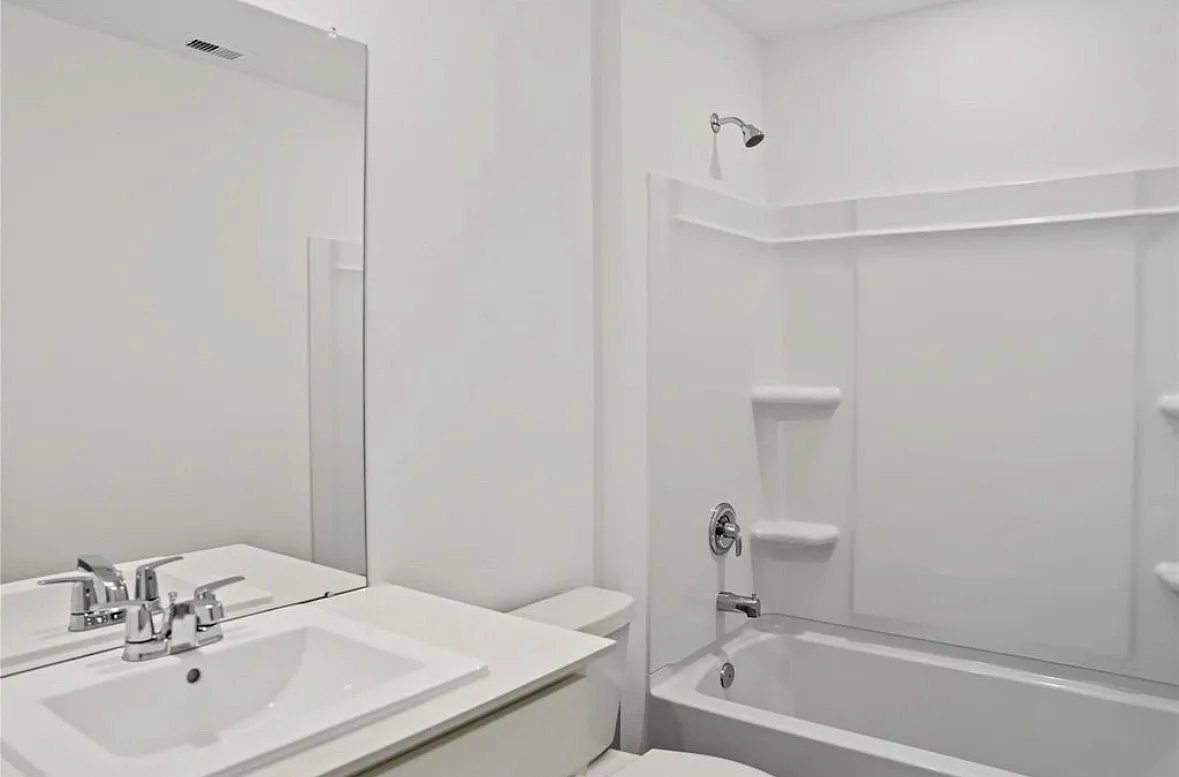 3 bed, 1325 sqft, $2,000 — Photo 3
