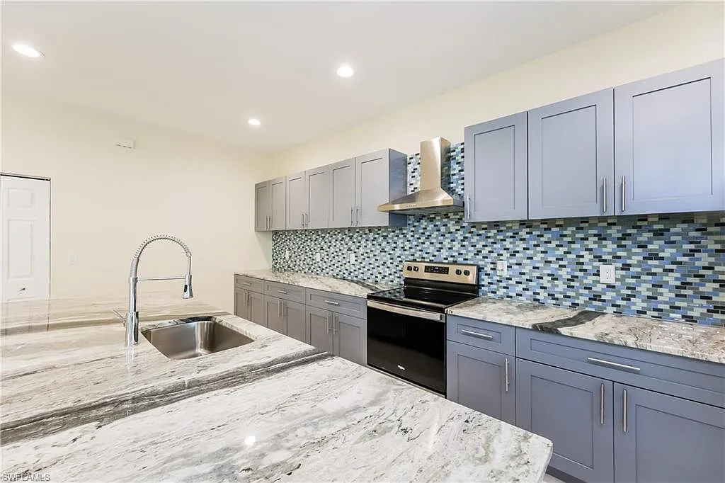 3 bed, 3.0 bath, 1803 sqft, $2,350 — Photo 4