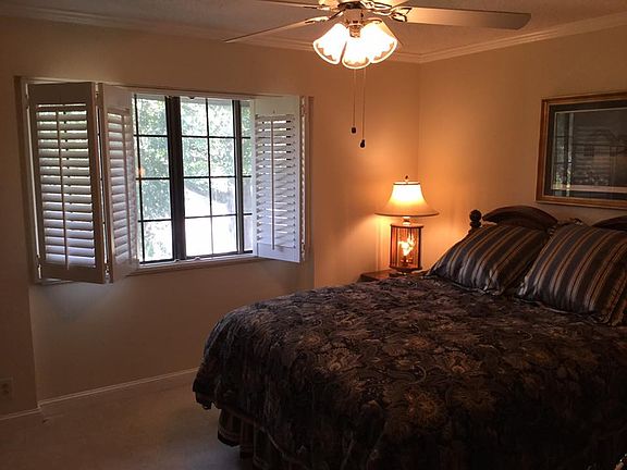 3rd image of 937 Green Oaks Dr