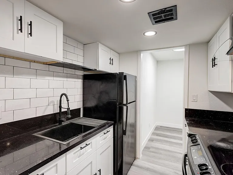 1922 Fairfield Ave #101 — Photo 8