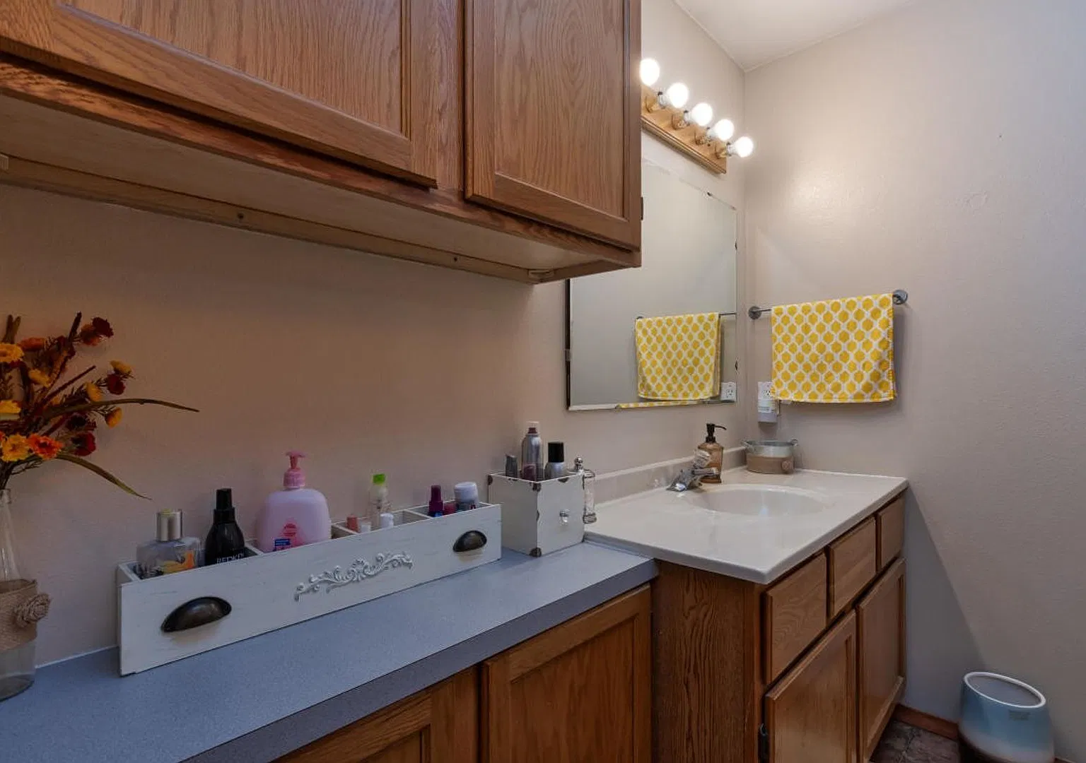 Large Corner Lot Home - 4 bed - 3 bath — Photo 4