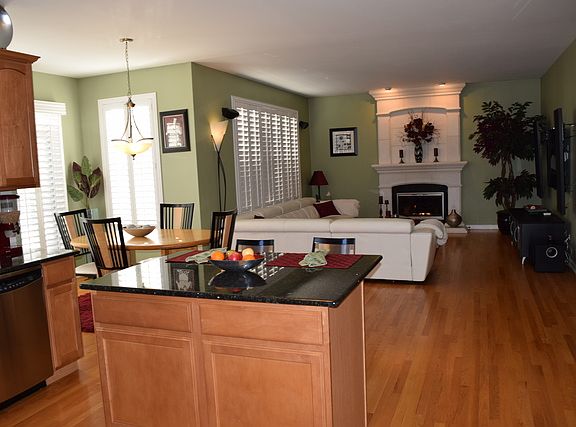 2nd image of 25243 W Glen Oaks Ln