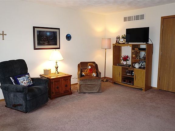 3rd image of 6743 Samantha Ln