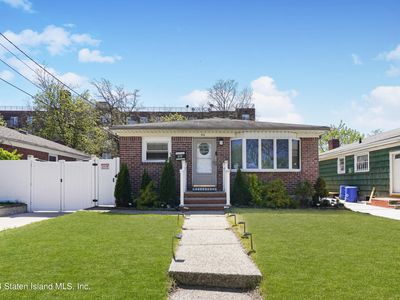 66 Park Hill Ln, Staten Island, NY, 10304