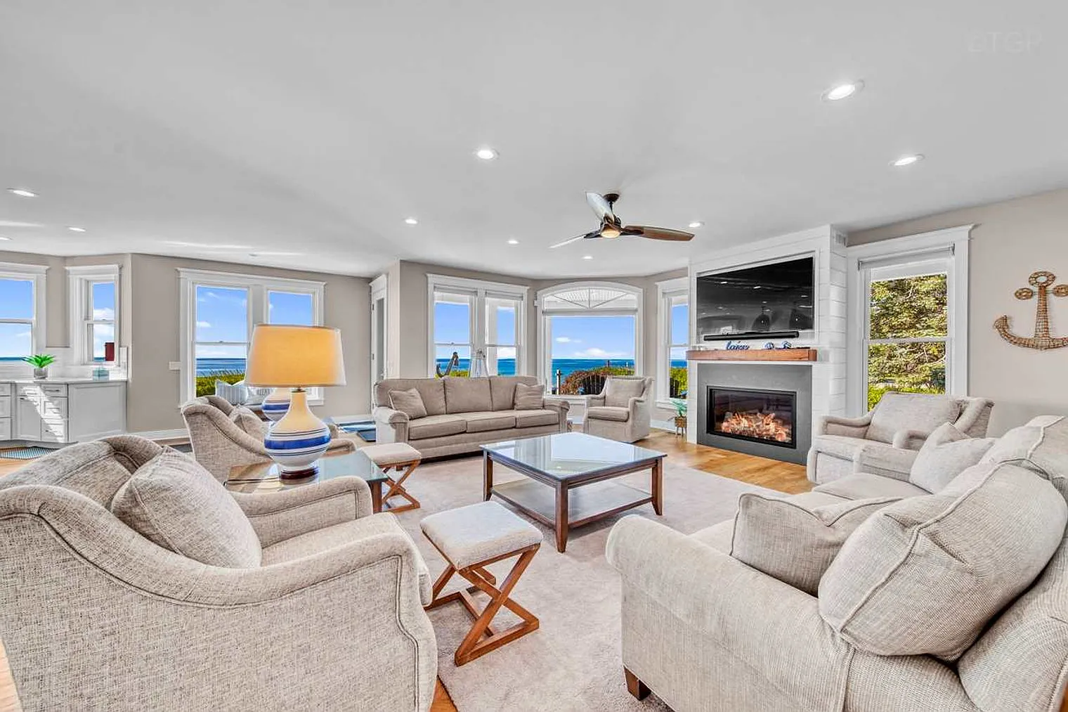 6 bed, 7.0 bath, 4994 sqft, $33,510 — Photo 1