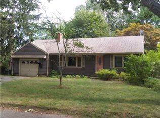 4 Central Ave, Barrington, RI 02806
