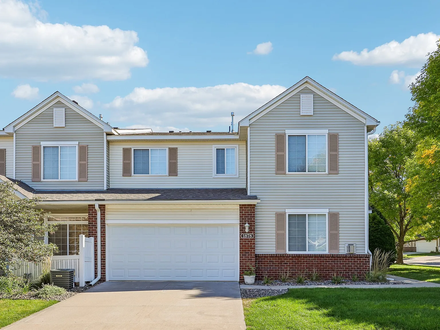 3 bed, 1609 sqft, $2,200 — Photo 1