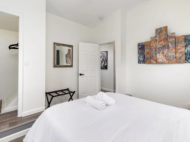 2971 Franklin Ave — Photo 14
