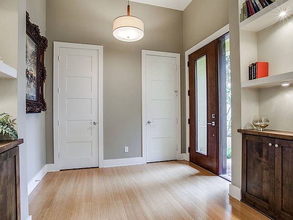 5th image of 127 Davis Ct