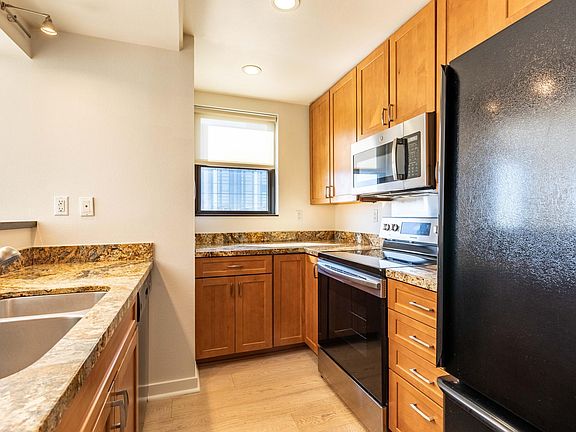 4th image of 1 Daniel Burnham Ct APT 903