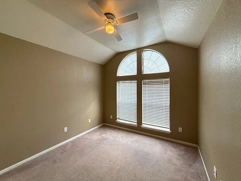 4600 Steamboat Springs Dr — Photo 8