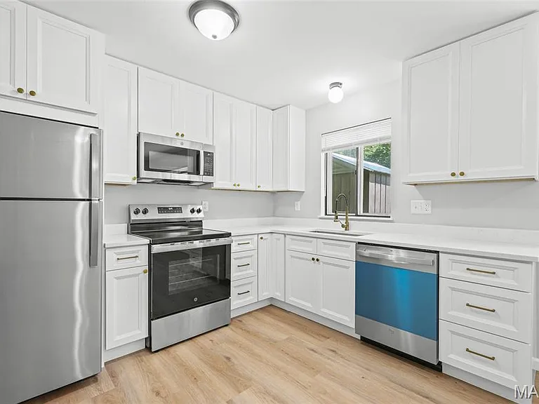 404 Spring Meadows Dr — Photo 12