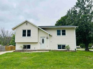 785 Prairie Ridge Rd, North Liberty, IA 52317