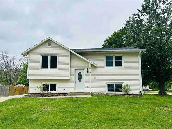 785 Prairie Ridge Rd, North Liberty, IA 52317