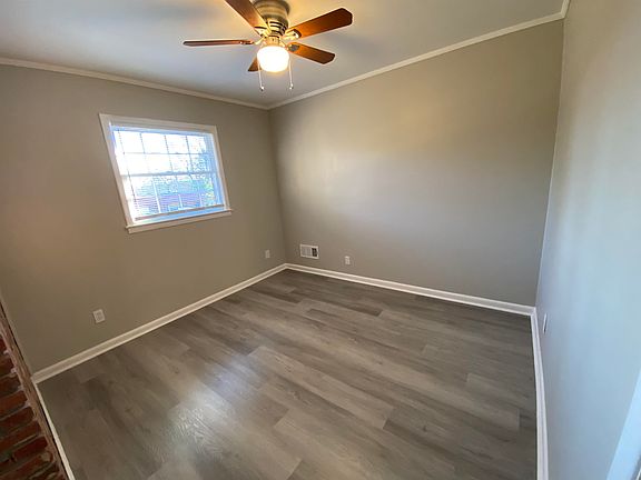 3rd image of 102 Glenn Dr