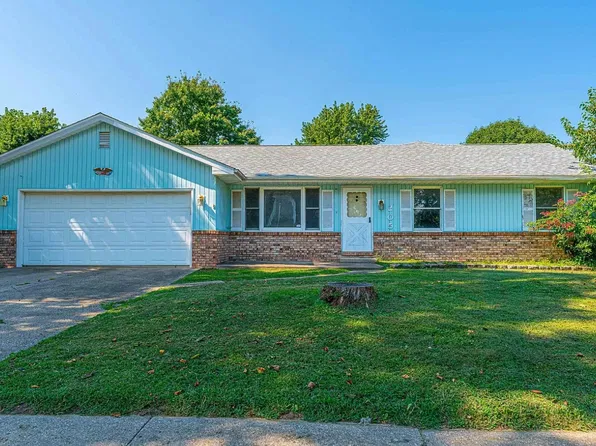 205 Teal Dr, Chatham, IL 62629