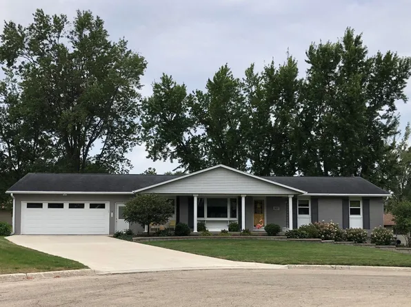 207 Aspen Ct, Lena, IL 61048