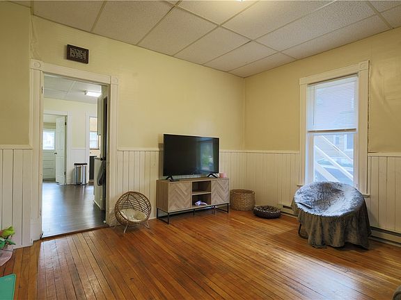 4th image of 707 Balcom Street #1 & 2