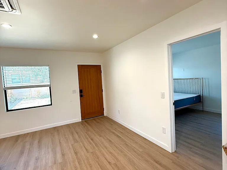 958 N Raymond Ave — Photo 11