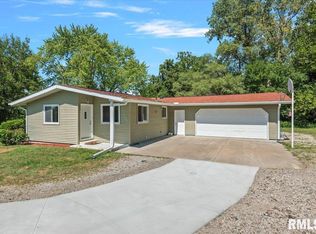 17279 River View Rd, Petersburg, IL 62675