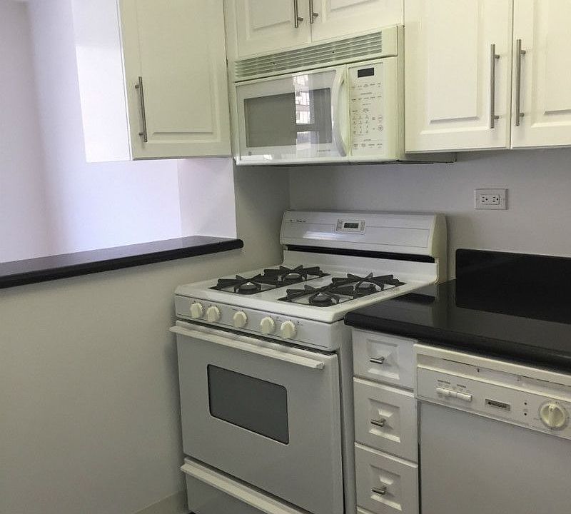 2nd image of 400 E 71st St APT 15T