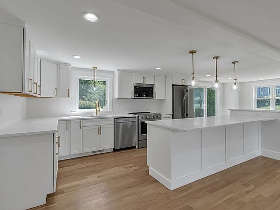 2nd image of 10 Briggs Ln