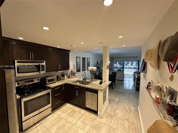 450 Paradise Isle Blvd APT 102, Hallandale Beach, FL 33009